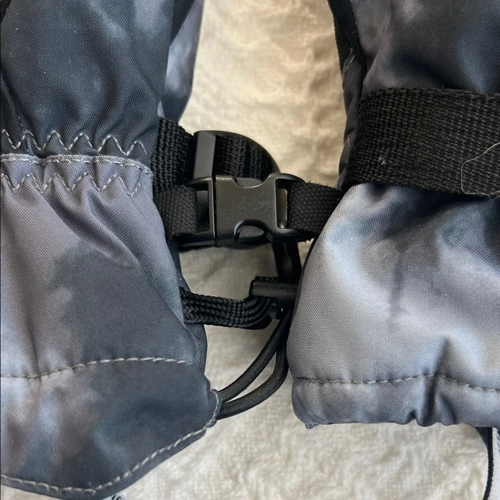 Quiksilver Kids Charcoal and Black Ski/Winter Gloves